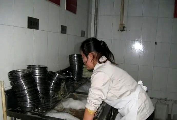 我都快要气炸了，真搞不明白，现在的人都很有钱吗？都不愿意干活了吗？有没有60