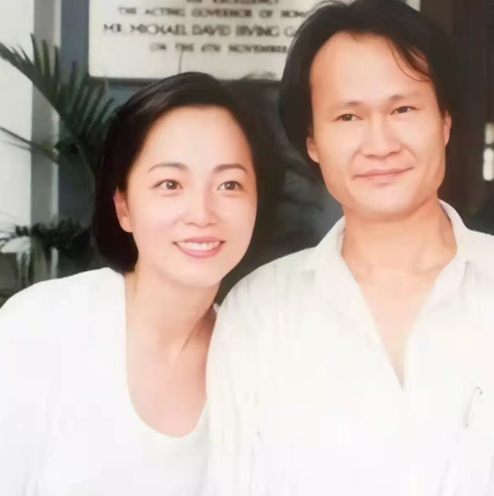 1997年，林正英弥留之际叮嘱洪金宝：“我死后不要让人看到我的尸体，并且把我按照
