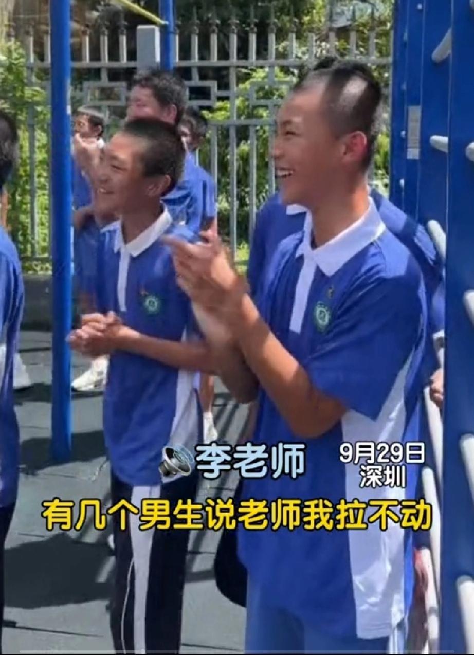 9月29日，深圳光明区百花实验学校初中班的学生们在上体育课，内容是做引体向上。现