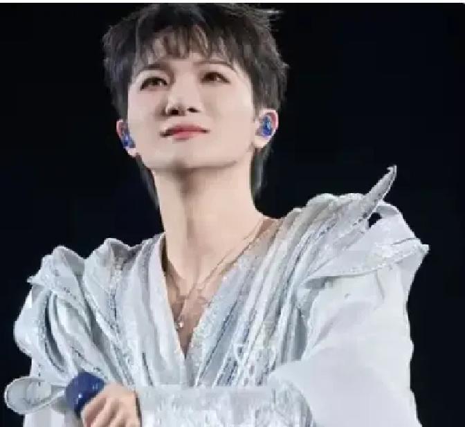 看到国防大学教授公开支持“审美多样性”，我才读懂这场争论的荒谬。根本不是你