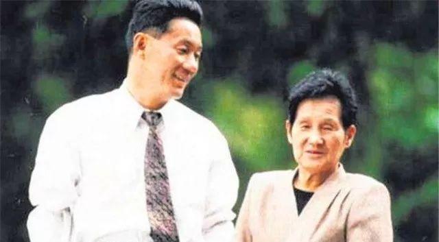 导演北野武和母亲斗了一辈子，他问母亲：“你40岁了，为何还生下我？”可母亲却说：