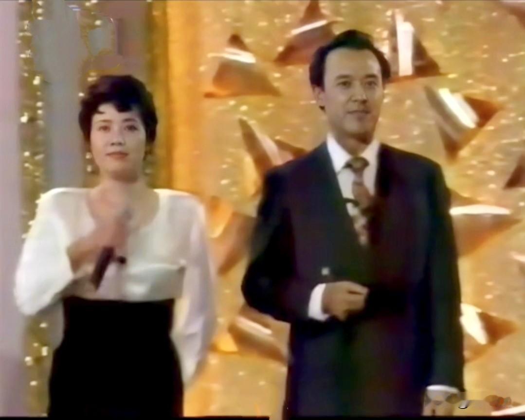 九十年代初期，李秀明和她的搭档达式常唐国强（图一二）大家觉得李秀明的最佳搭档