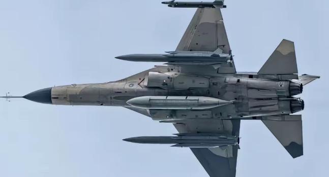 台湾试射雄风-3空射型反舰导弹，试图威慑大陆？12月18日台军空射型雄风-3