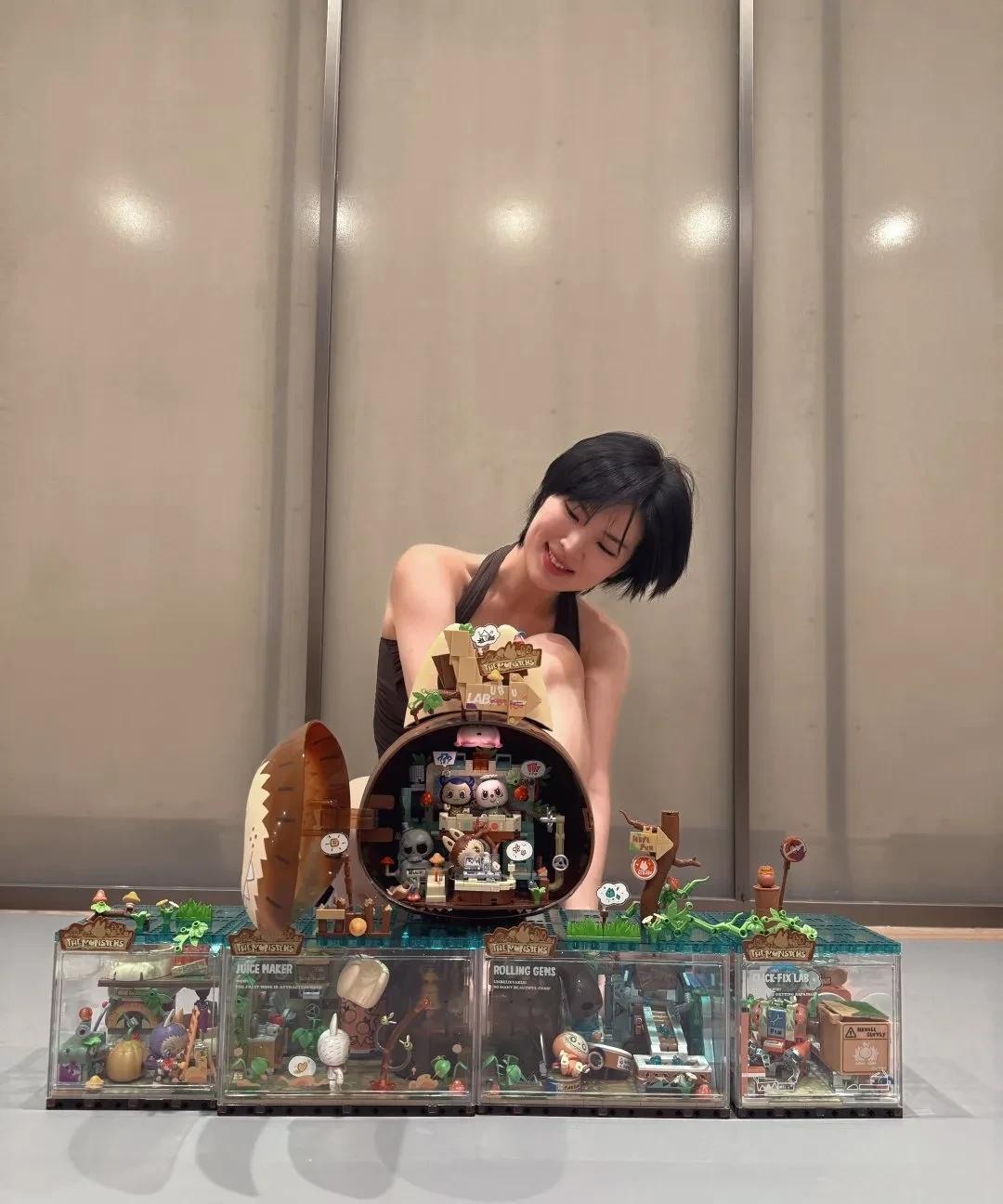 姚安娜有好多泡泡玛特？6月27日中午，姚安娜在社交媒体发文，分享了几张照片，看