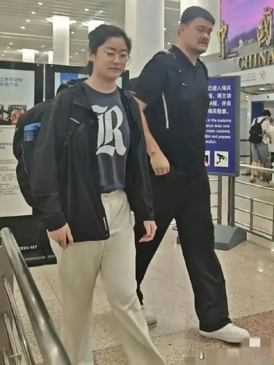 我总有人说，姚明女儿姚沁蕾怕是很难找对象，原因特简单——她实在太高了！才十几