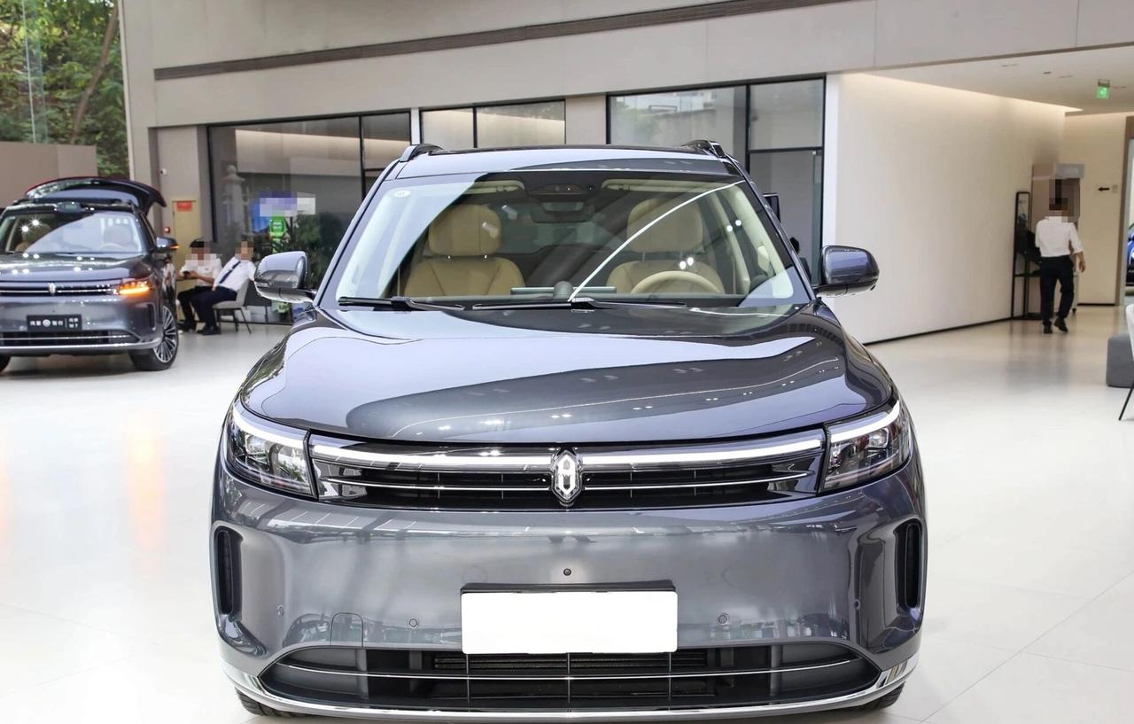 卖12万？这台二手问界M7值不值？“40万的大屏科技，30万的2.5万公里，现在