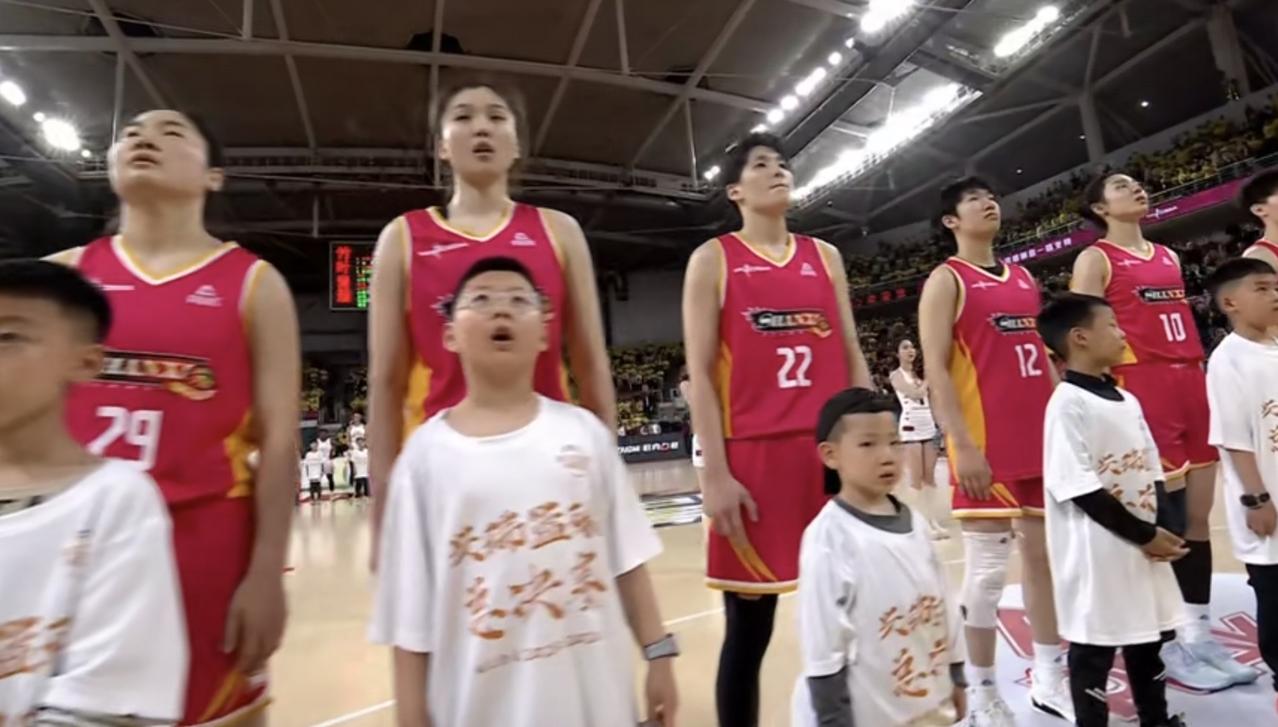 国内球员只能打辅助呀！这是什么WCBA总决赛呀！山西女篮主场与四川女篮的第三场总