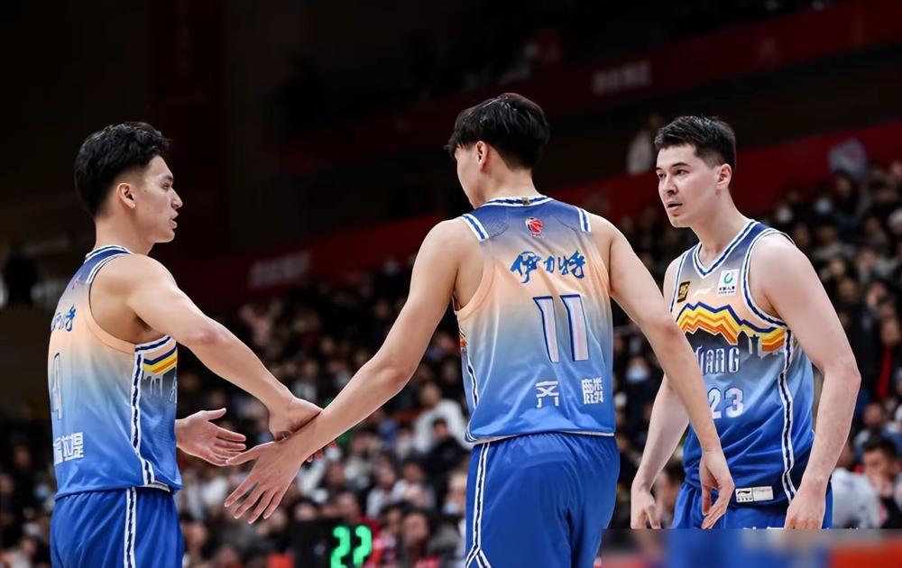 新疆男篮的葛浩然未来也是男篮一号位的可选之人，当下男篮最为欠缺的便是组织后卫。