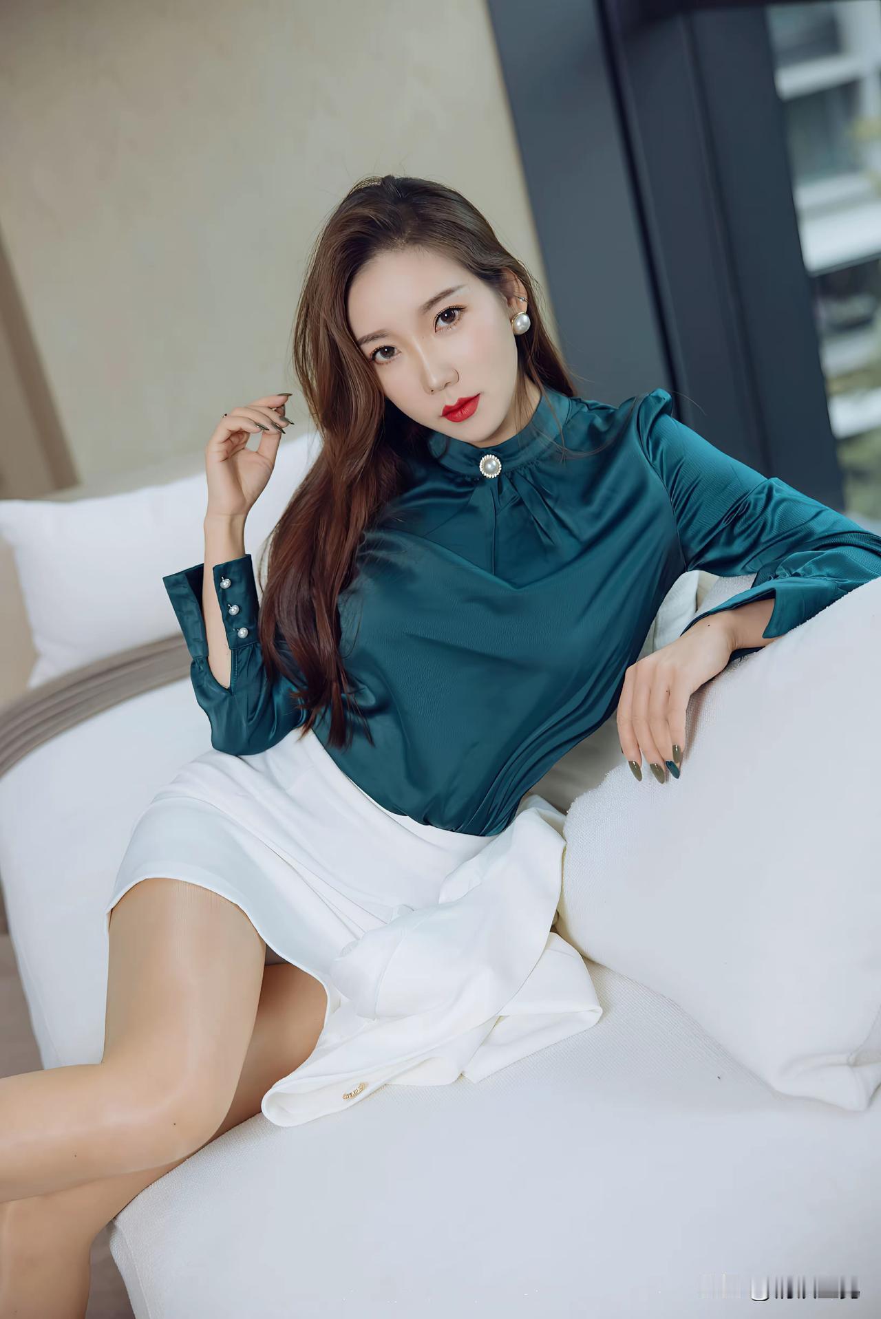 多多关注我，以后我会不断呈现更多美图给大家欣赏！欢迎取原图壁纸美图一起来秀美