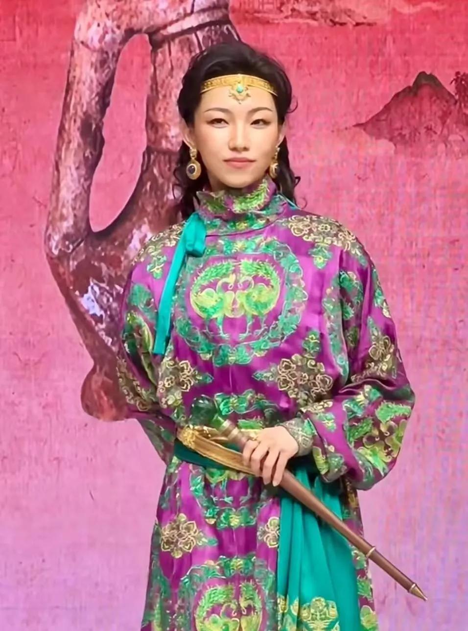 我有种预感那尔那茜肯定会大火不是背景强大，也不是演技厉害，而是这次事件对她一