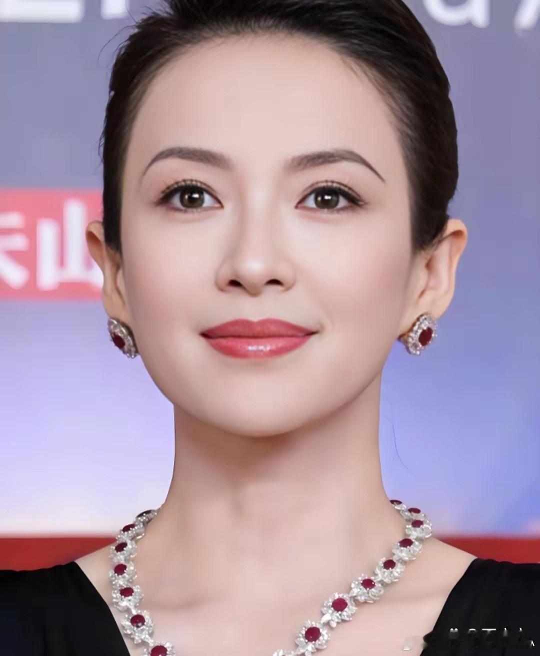 巩俐和章子怡你觉得谁最美，你最喜欢谁？