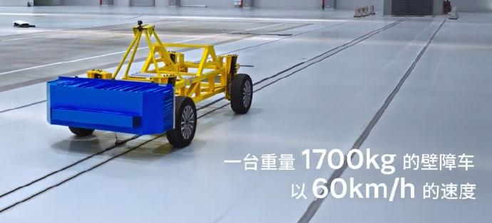 刚刷到沃尔沃XC70做的挺离谱的测试，同一辆车连续被撞三次——60km/h、50