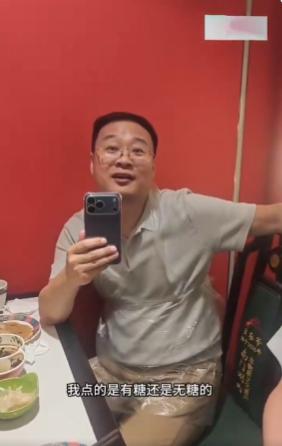昨天，北京某饭店，一桌食客特意点无糖饮品控糖，店员疏忽送上含糖雪碧，发现后店家立