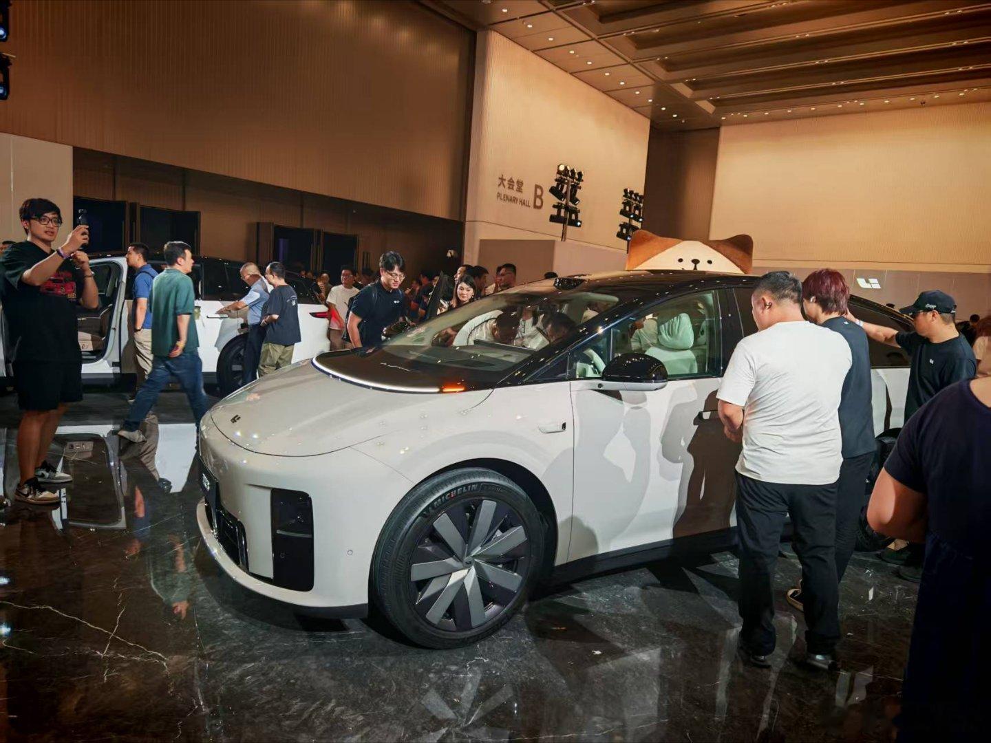 理想i8外观设计确实帅理想i8上市​​​
