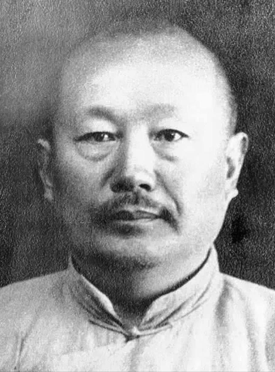 1928年，蒋介石令抓朱德。范石生当面击毙告密者，电复老蒋：“十六军查不到朱德。
