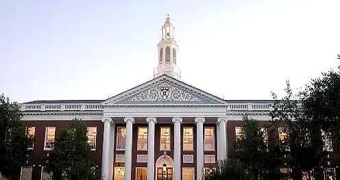 商业宣传的哈佛大学终于跌下神坛，现在哈佛大学最多相当于国内二本院校，国内企业只相