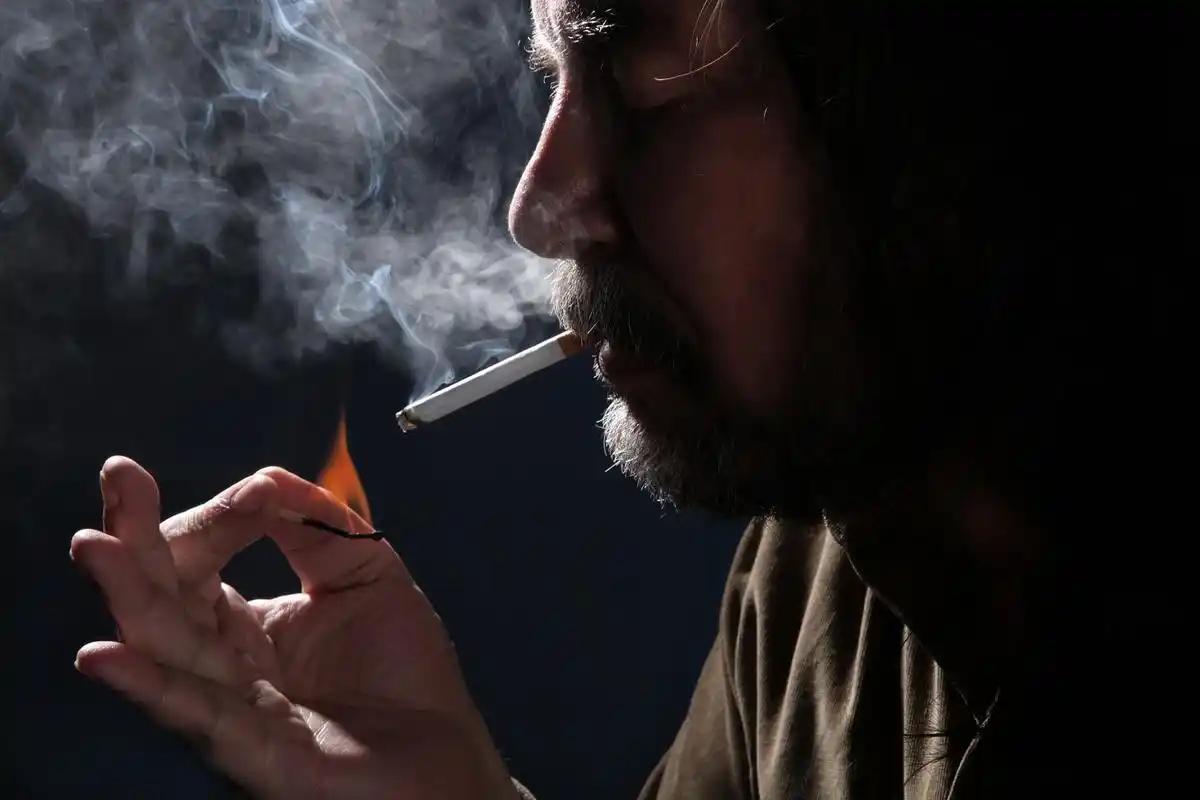 医生发现：男性若戒掉吸烟，用不了半年时间，身体或会有5个改变 谁说戒烟得熬三