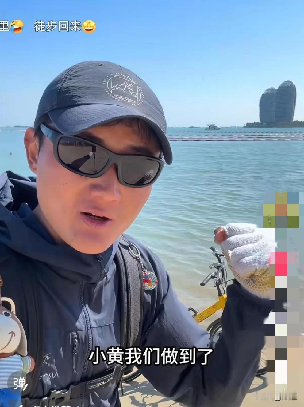 陕西小伙安文龙花299元网购了一辆第一代共享单车，不能变速。带上保暖的衣服，帽子