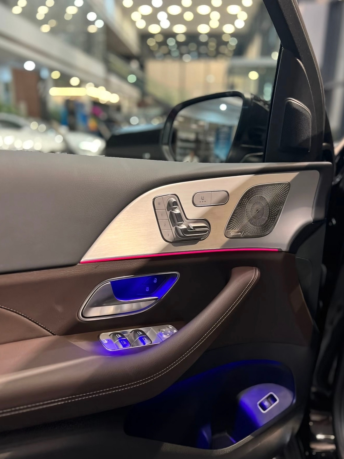 奔驰GLE作为中大型SUV里的经典款，综合实力确实很强。2.0T/3.0T动力平