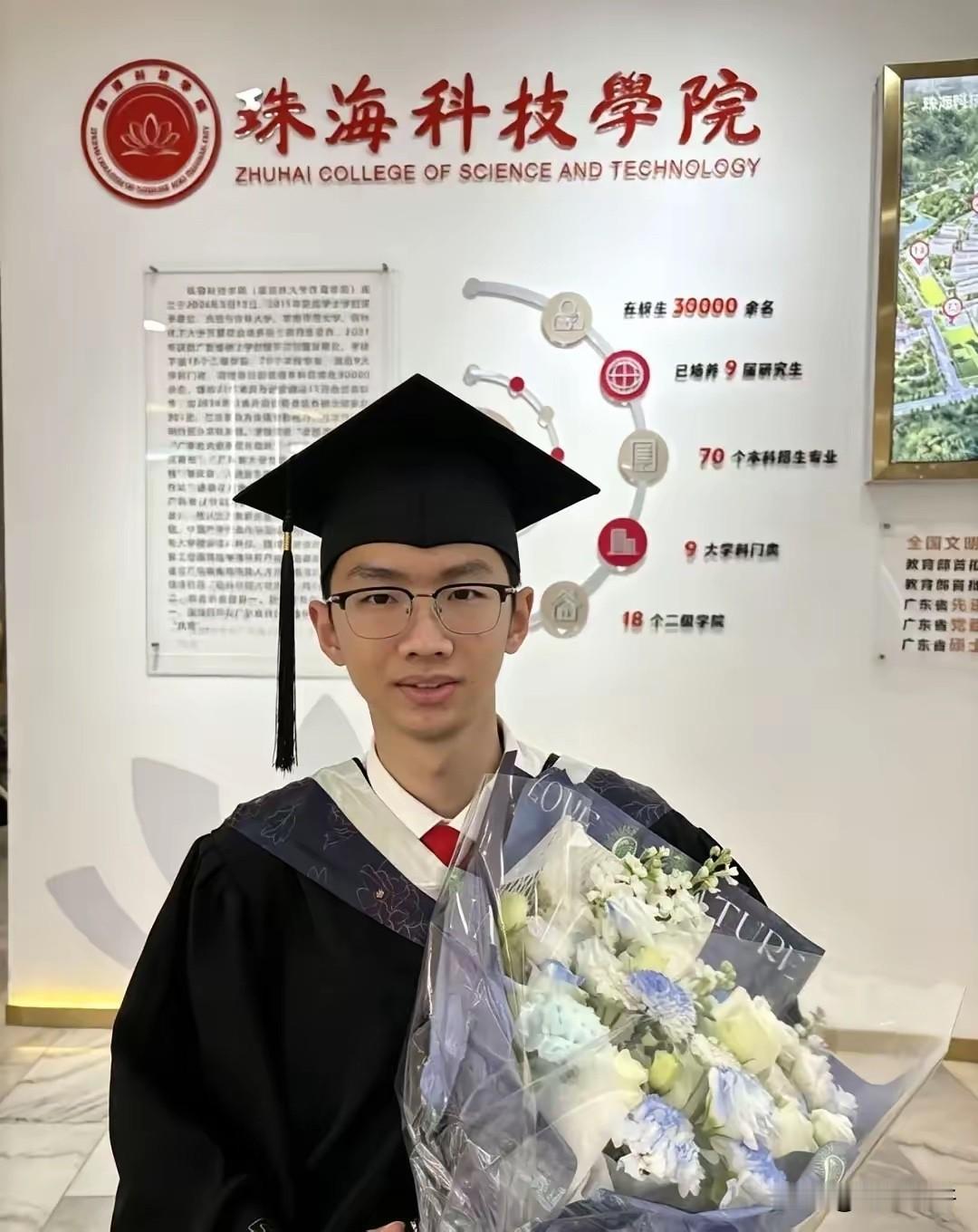 人民日报都转了！珠海科技学院这次是真的火了，但最让我破防的，是这个叫郭子健的男孩