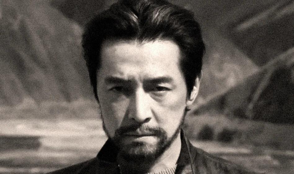 别只盯着胡歌的脸，你得知道他演的原型，当年连件像样的冲锋衣都没有，就敢一个人冲进