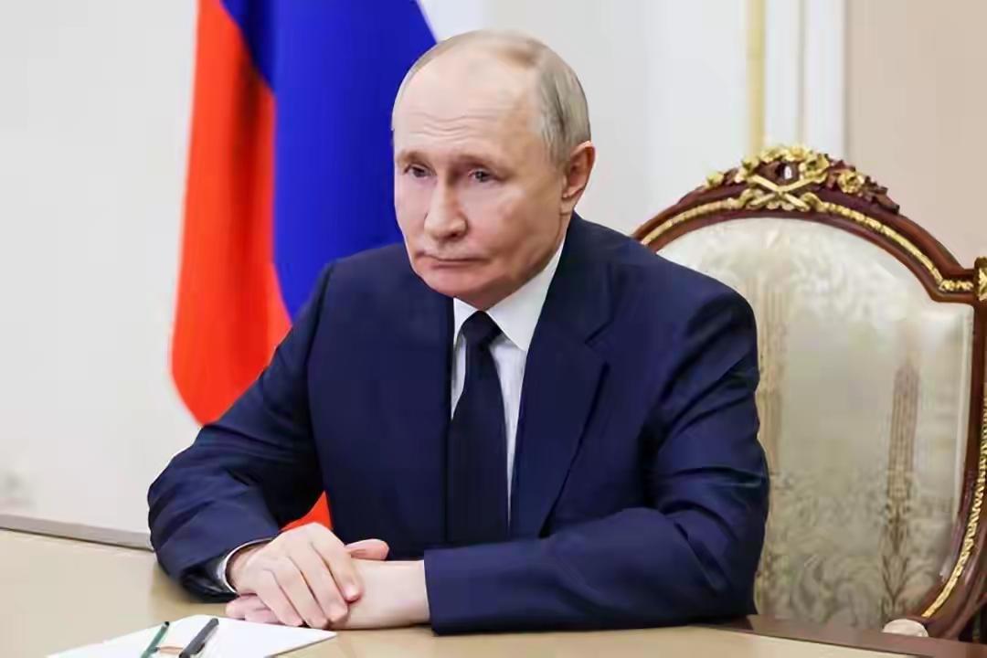 普京坦言，中东战事让俄罗斯大赚一笔，能源出口收入的暴涨，连装钱的麻袋都不够用了。