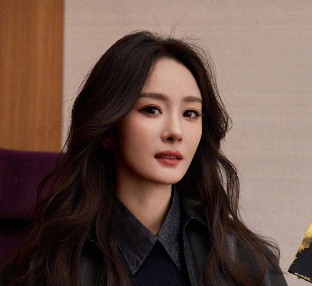 杨幂在社交平台高调发文虽然只有几十个字，却传来一个大好消息，杨幂主演的《江山大