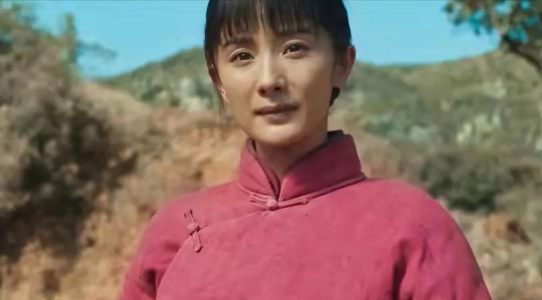 演技炸裂？炸个屁的裂！杨幂在《生万物》里演宁绣绣，说句实在的，就是“比以前不