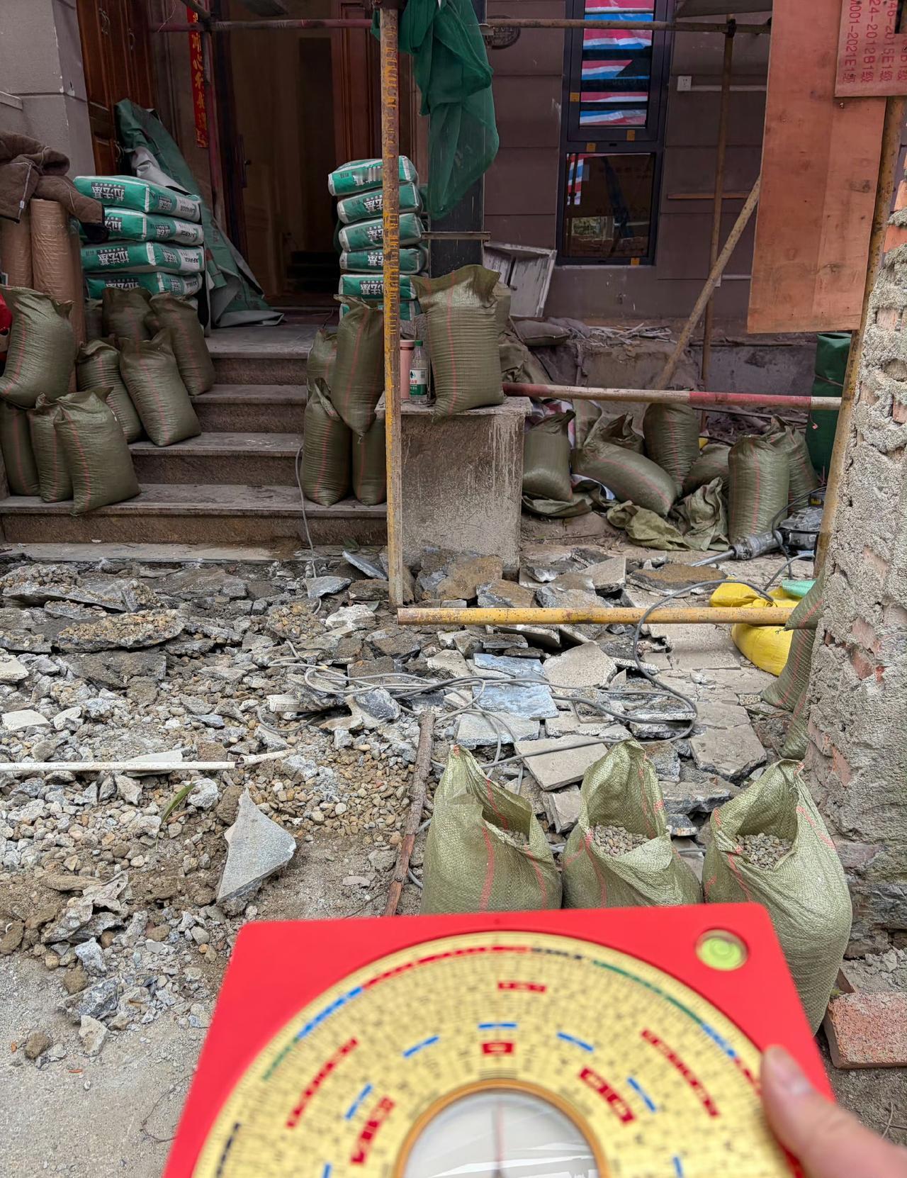 今日运势：乙巳年戊子月癸酉日2025.12.30日鼠：繁琐的事比较多牛