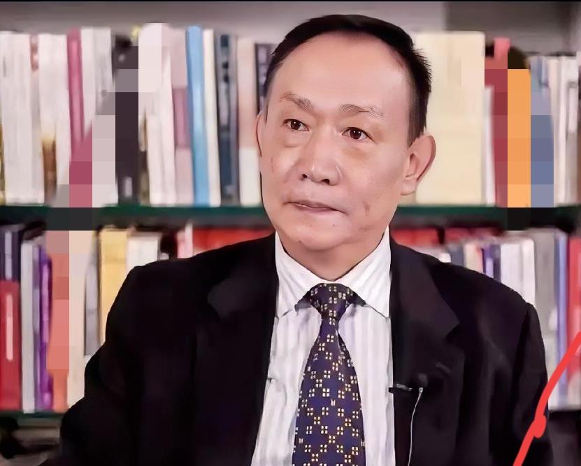 卢麒元这次是真急了。他站出来，指着一些人的鼻子吼：“有些人喝了两天洋墨水，回来