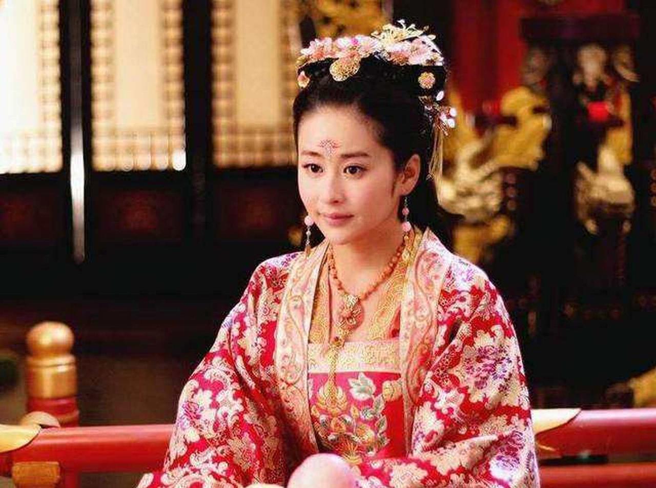 592年的一天，隋朝权臣杨素，突然要将掳入府中的乐昌公主送给一个乞丐。悲愤的乐昌