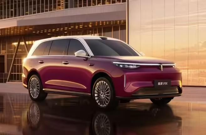 魏牌V9X内饰细节终于公布了！一句话总结：冰箱彩电大沙发，全齐了😎官方海报