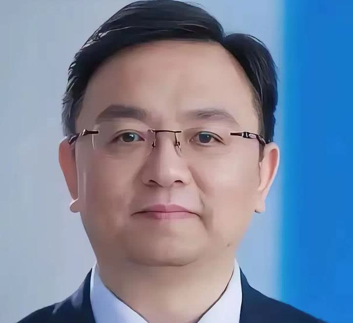 比亚迪‘价格核爆’炸翻行业！中汽协急眼、工信部出手，背后竟是巨头生死战？