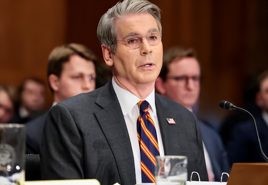 太阳打西边出来了！一向大嘴巴的特朗普这次竟然成了“闷葫芦”，悄悄派人摸进了北京