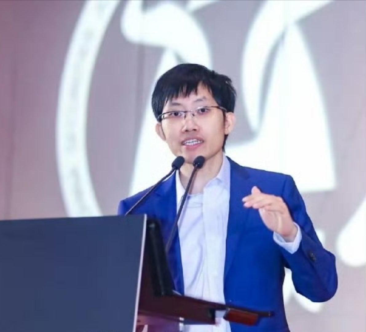 DeepSeek天价融资，开创国产AI全新资本模式DeepSeek完成510亿首