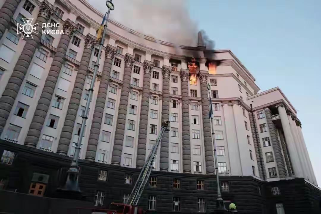 当地时间9月7日凌晨，俄军对基辅市发起无人机袭击。乌总理斯维里坚科通报称，乌政府