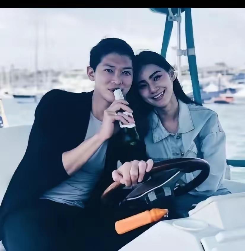 马筱梅与前夫曾是一对恩爱夫妻，两人外貌登对，合影甜蜜，但婚姻从2018年持续至2