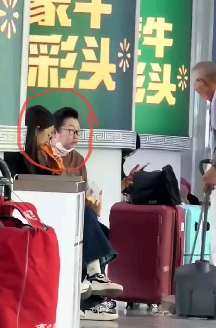 我家孙子刚两岁半，你带他出去玩，他就知道吃掉的零食袋放垃圾桶里，如果周围没有垃圾