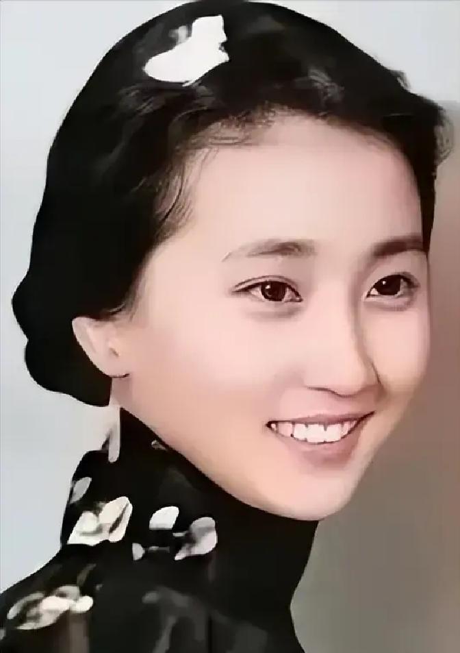 哥，我给你介绍对象。这话是蒋英说的。谁能想到，一个月后，站在婚礼上的新娘，就是她