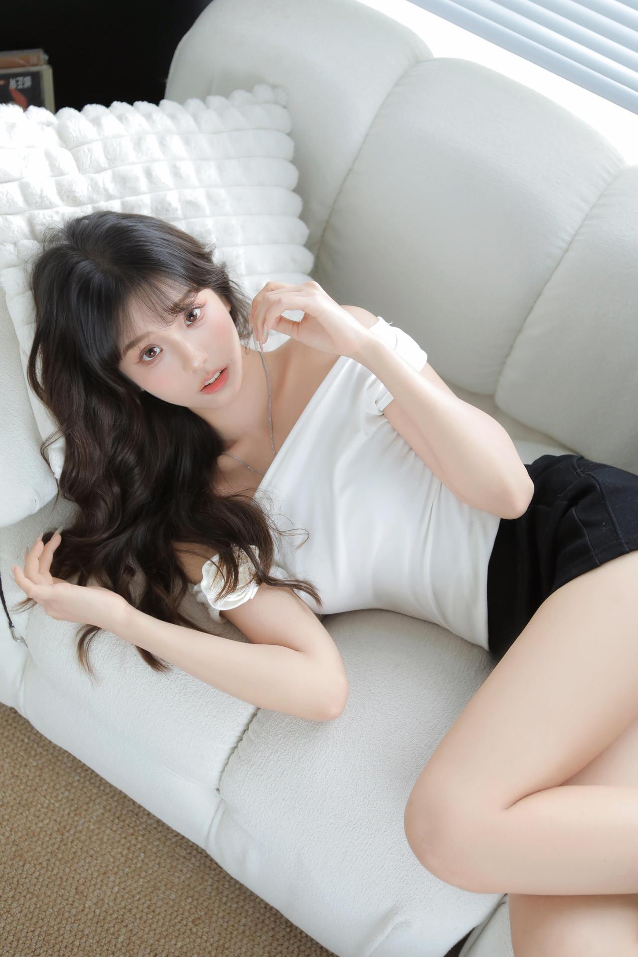 纯欲穿搭美女居家自拍写真（9.9分）