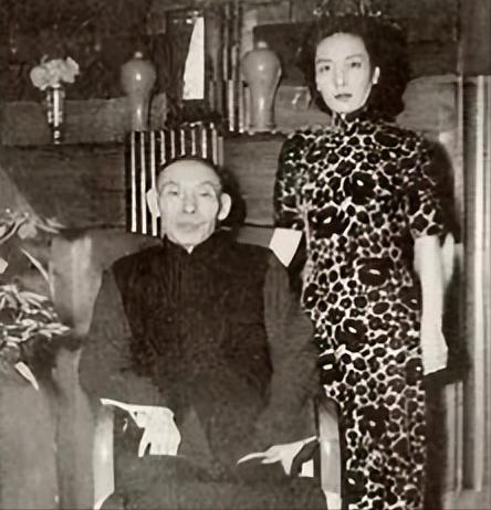 1933年的一天，杜月笙给梅兰芳打电话要4万大洋。梅兰芳为难地说：“杜老板，你知