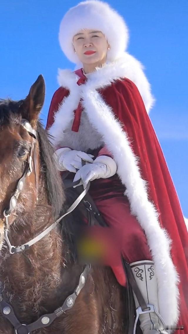 看到年仅47岁的贺娇龙离世的新闻，心里堵得慌。那个为了新疆文旅、助农拼尽全力的人