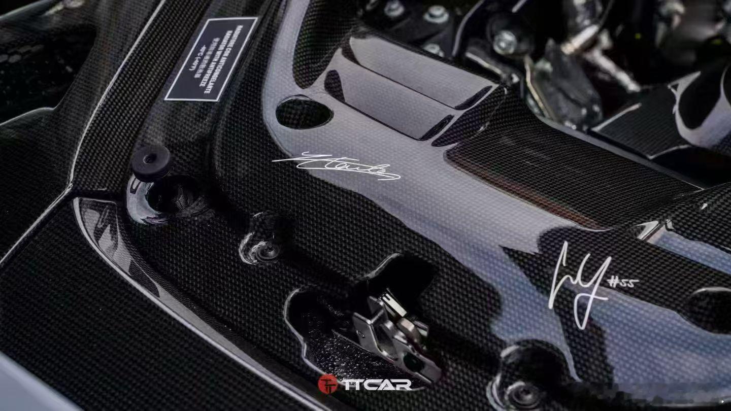 法拉利SF90XXStradale，25年上牌，70公里，寻伯乐