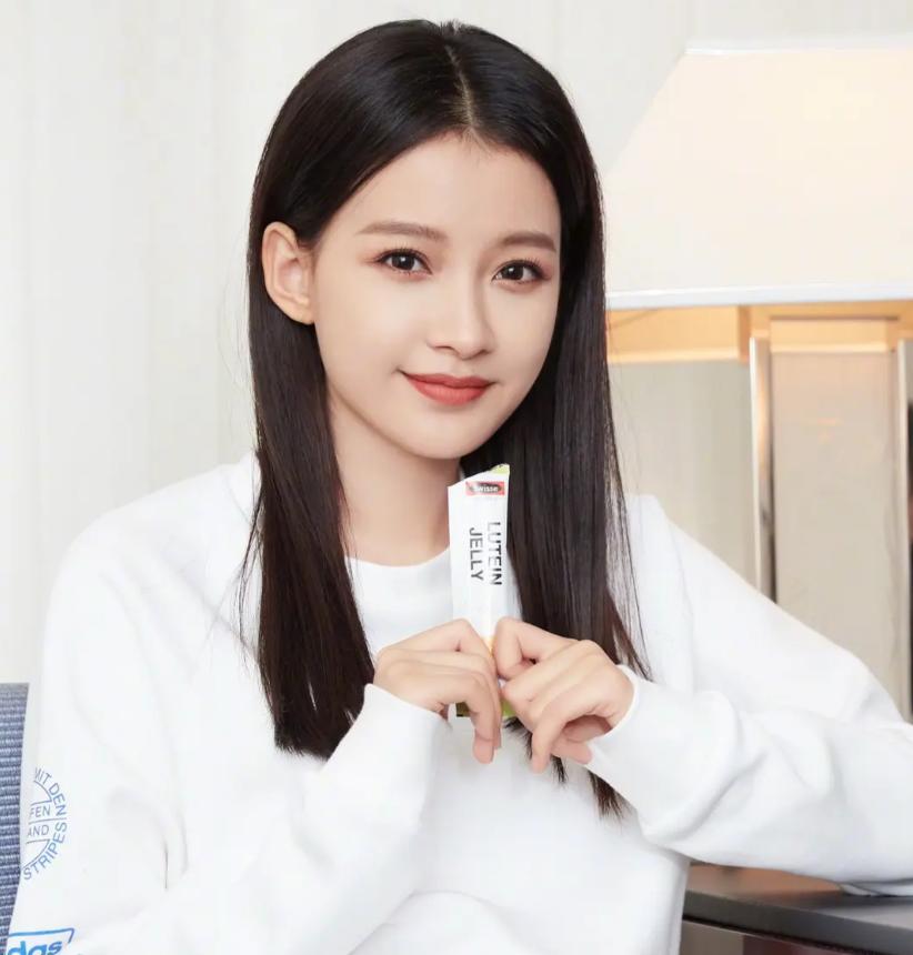 主持人问孙怡:“离婚后，你是怎么称呼前公婆？”孙怡大大方方地说:“我还是正常叫爸