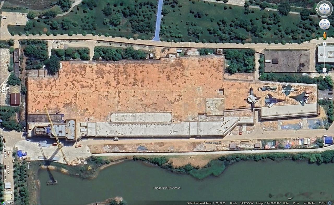 350米这个级别是过于乐观了，福特也不过333米。长了17米不算很多，但它又不是