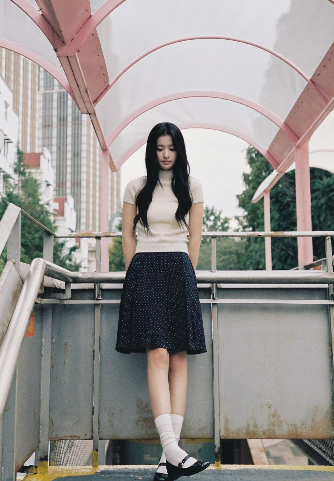 王楚然宝宝你穿短袖冷不冷啊[红脸笑]氧气美女还是吸氧美女哇哈哈哈哈哈哈