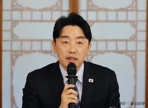 来自韩国最新消息就在今天上午！针对所谓的“限韩令”一事。韩国总统室秘书室长姜