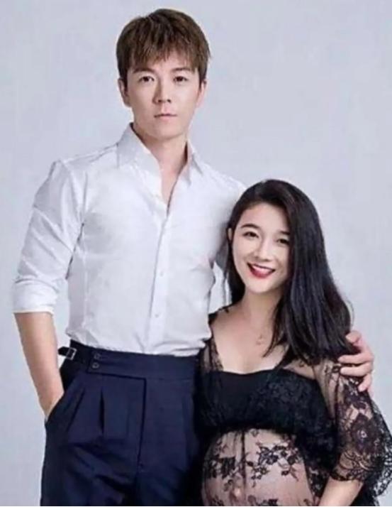 2017年，王栎鑫对自己怀孕的妻子吴雅婷说：“你生完二胎后，就去找一个你最爱男朋