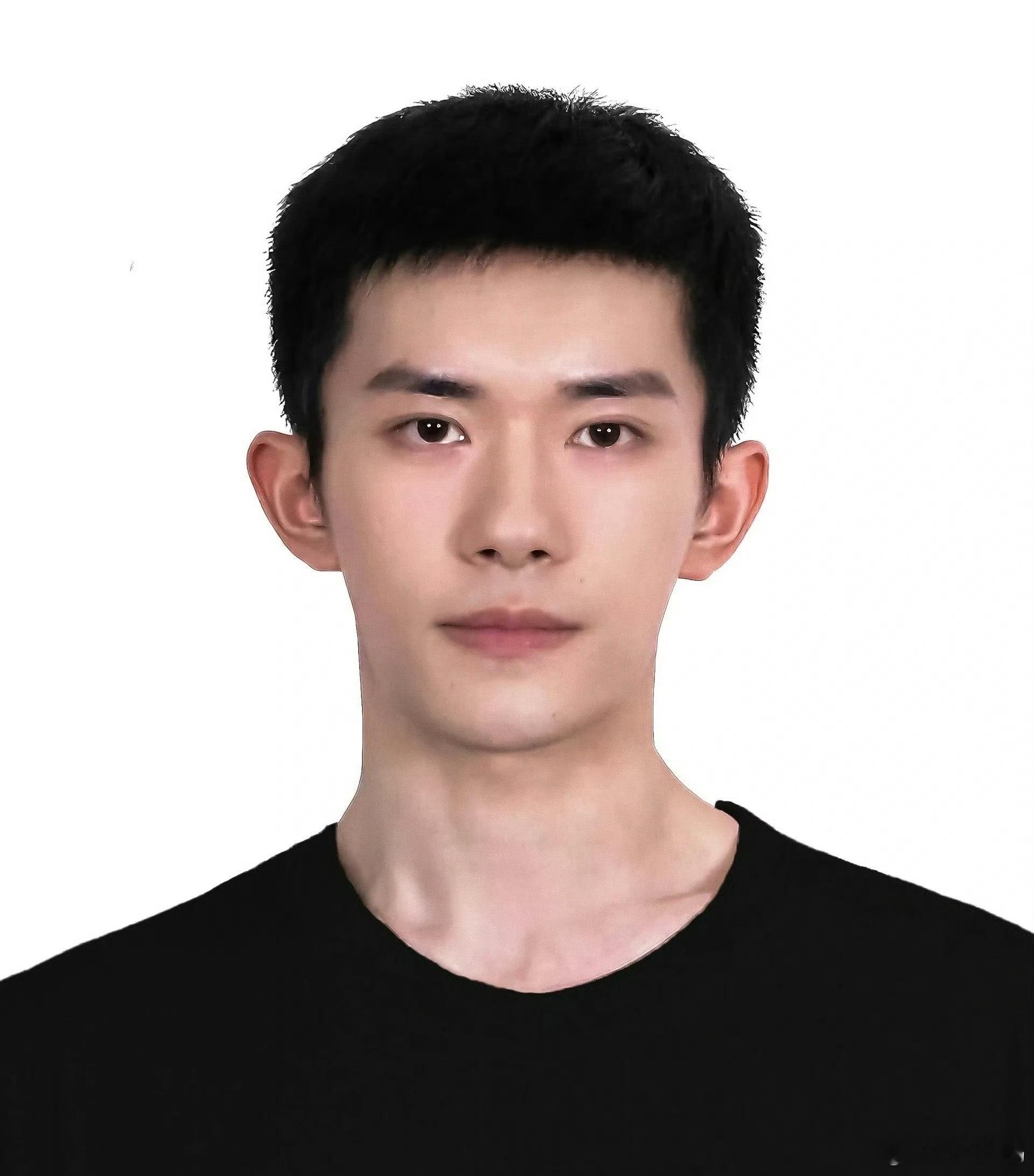 易烊千玺造型我感觉还是俊俏短发更适合他这个发型只有少年的气质，还得是我下边的图