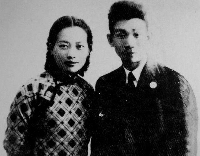 1927年初，郁达夫来到上海定居，在好友孙百刚的家中，他与“杭州四大美人之首”王